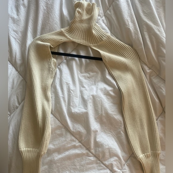 crop cream/beige ribbed turtleneck sweater - Picture 3 of 3